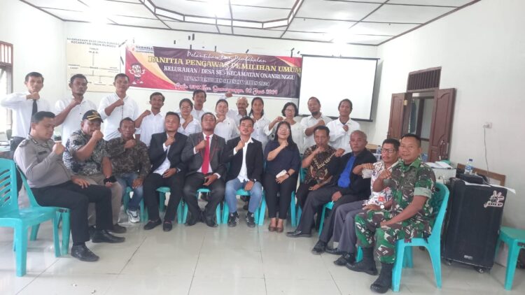 Hari Kedua, Personil Polsek Jajaran Polres Samosir menghadiri dan mengamankan pelantikan serta pengambilan sumpah Panitia Pengawas Pemilihan Umum Kelurahan Desa (PKD) se-Kabupaten Samosir untuk Pilkada Serentak 2024 di Kabupaten Samosir. Acara tersebut digelar untuk Kecamatan Onanrunggu dan Kecamatan Harian. Minggu (02 Juni 2024).