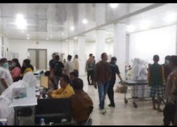 Penjabat Bupati Ogan Komering Ilir (OKI), Asmar Wijaya menjenguk korban kecelakaan Bus study tour siswa dan guru SDN asal Ogan Komering Ulu (OKU) Timur, yang menjalani perawatan di Rumah Sakit Umum Daerah (RSUD) Kayuagung OKI.