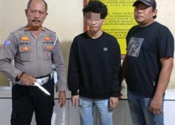 Tim Charlie berhasil mengamankan pelaku penikaman di Kelurahan Wenang. Kejadian ini terjadi sebelumnya pada pukul 19.00 WITA di lingkungan 4, Kecamatan Wenang, tepatnya di depan Bank Mega Boulevard, Minggu (2/6/2024).
