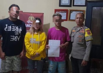 Bhabinkamtibmas dari Polsek Tuminting yang merupakan bagian dari Polres Manado, telah melaksanakan pendekatan yang efektif. Seorang anggota Bhabinkamtibmas di wilayah tersebut berhasil menyelesaikan sebuah kasus penganiayaan dengan menggunakan pendekatan Problem Solving, Senin (3/6/2024).