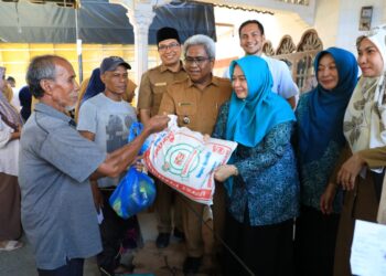 Pemerintah Kabupaten Aceh Utara melalui Dinas Perdagangan, Perindustrian, Koperasi ran Usaha Kecil Menengah (Disperindagkop UKM) menggelar pasar murah di sejumlah kecamatan. Kegiatan ini digelar dalam rangka menekan angka inflasi sekaligus untuk menjaga kestabilan harga Sembako menjelang Hari Raya Idul Adha 1445 Hijriah/2024M.