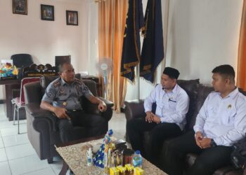 Kepala Lapas Kelas IIB Bitung, Syukron Hamdani, berkoordinasi dengan Bidang Bimbingan Masyarakat (Bimas) Muhammad Akil dan jajaran penyuluh keagamaan Kantor Urusan Agama Ranowulu. Dalam pertemuan tersebut, Syukron membahas tentang proses pembinaan kerohanian warga binaan.
