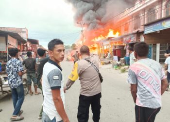 Kebakaran melanda 10 unit ruko semi permanen di Keude Blang Ara Desa Krueng Manyang, Kecamatan Kuta Makmur, Kabupaten Aceh Utara, pada hari Rabu tanggal 5 Juni 2024, sekitar pukul 18.00 WIB.