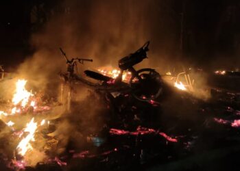 Sebuah rumah kayu beratap rumbia dengan luas di Dusun B, Desa Cot Trieng, Kecamatan Muara Satu, Kota Lhokseumawe dilaporkan terbakar, Rabu (05/6/2024) sekira pukul 21.30 WIB.