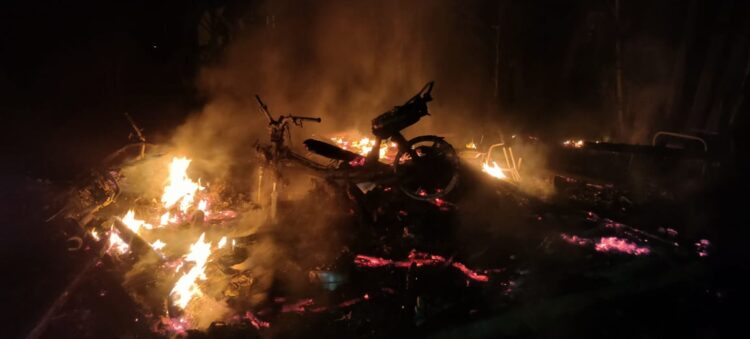 Sebuah rumah kayu beratap rumbia dengan luas di Dusun B, Desa Cot Trieng, Kecamatan Muara Satu, Kota Lhokseumawe dilaporkan terbakar, Rabu (05/6/2024) sekira pukul 21.30 WIB.