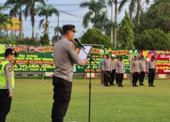 KOMPOL Helmi Ardiansyah, S.H.,M.H hari ini Rabu 05 Juni 2024 pukul 07.00 wib langsung mengambil dan memimpin pelaksanaan apel pagi perdananya di satuan polres ogan ilir.