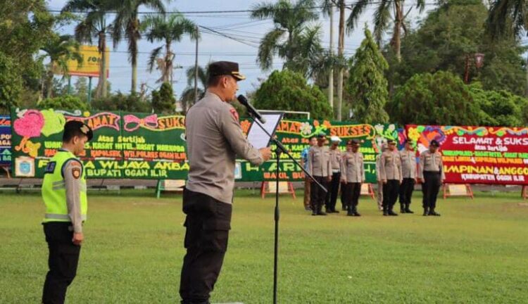KOMPOL Helmi Ardiansyah, S.H.,M.H hari ini Rabu 05 Juni 2024 pukul 07.00 wib langsung mengambil dan memimpin pelaksanaan apel pagi perdananya di satuan polres ogan ilir.