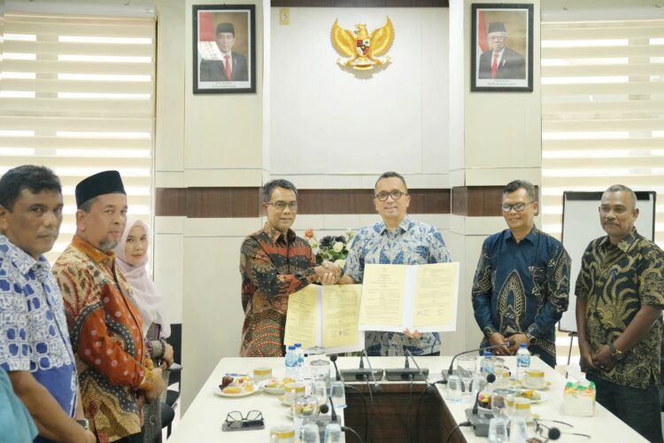 Pemerintah Kota Sabang menandatangani kesepakatan bersama dengan Pemerintah Kabupaten Pidie terkait upaya bersama pengendalian inflasi. Kesepakatan tersebut ditandatangani langsung oleh Pj Wali Kota Sabang Reza Fahlevi dan Plh. Bupati Pidie Samsul Azhar, di Ruang Rapat Pulau Klah, Kantor Wali Kota Sabang, Kamis (6/6/24).