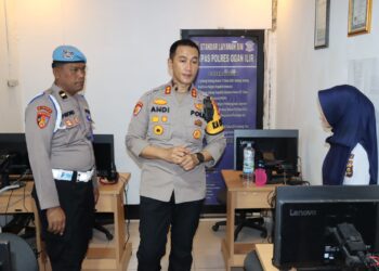 Kapolres ogan ilir yang didampingi oleh kanit provos ipda priyono SH melakukan pengecekan terhadap kebersihan dan kesiapan semua peralatan pendukung yang ada dì pelayanan polres.