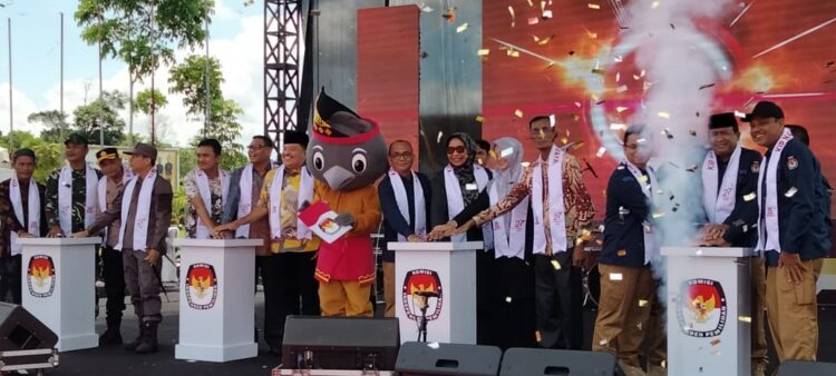 Komisi Independen Pemilihan (KIP) Kabupaten Nagan Raya, meluncurkan pemilihan Bupati dan Wakil Bupati Nagan Raya tahun 2024, Kamis (6/6/2024) di Alun-alun Kompleks Perkantoran Suka Makmue.