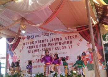 Berbagai kegiatan dalam rangka gelar karya dan ajang kreasi siswa telah selesai dilaksanakan SD Bongkok 01 Kec Kramat Kab Tegal. Kegiatan yang berlangsung hari ini, Kamis 6 Juni dihadiri tamu undangan dari KWK Dikbud Kecamatan, Pengawas, Pemdes setempat, Komite dan wali murid.