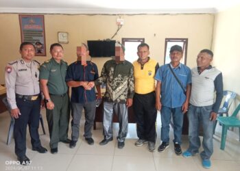 Kapolsek Simanindo AKP Nandi Butarbutar, S.H memimpin sebuah proses mediasi yang sukses di Aula Mako Polsek Simanindo Desa Ambarita, Kecamatan Simanindo, Kabupaten Samosir. Jumat, (07/06/2024)