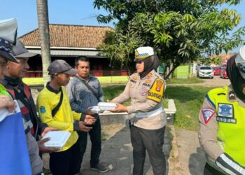 Kegiatan yang dipimpin langsung Kasat Lantas Polres Ogan Ilir AKP Windy SH bersama personil ini rutin dilaksanakan setiap hari Jumat dengan cara menyisihkan rezeki dari para anggota Satlantas Polres Ogan Ilir Polda Sumsel.