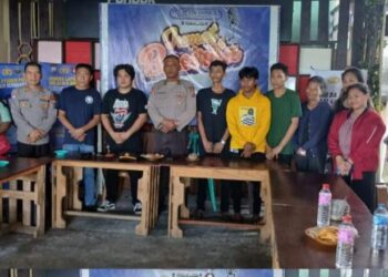Polresta Manado, melaksanakan kegiatan “Jumat Bacarita” Polresta Manado. Acara tersebut menjadi forum interaktif antara warga masyarakat dan aparat kepolisian untuk membahas isu-isu terkini terkait keamanan dan ketertiban masyarakat (kamtibmas), Jumat (7/6/2024).