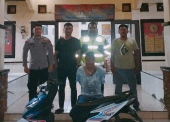 Satuan Tim Opsnal Polsek Malalayang berhasil mengamankan seorang pria yang diduga terlibat dalam kasus pencurian sepeda motor (curanmor) di kompleks perumahan PLN, Kelurahan Bahu Lingkungan VII, Malalayang, Kamis (6/6/2024) malam.