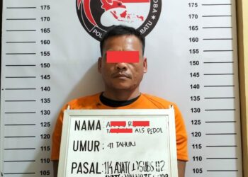 Tim Opsnal Satres Narkoba dibawah pimpinan IPDA Rahmadhan Hilal berhasil menangkap ke-3 orang dalam persekongkolan menjual Narkoba jenis sabu berinisial ART Als Pedol, laki-laki, 40 thn, Petani, Alamat Dusun I B Desa Kampung Pajak Kec. Na IX-X Kab. Labuhanbatu Utara.