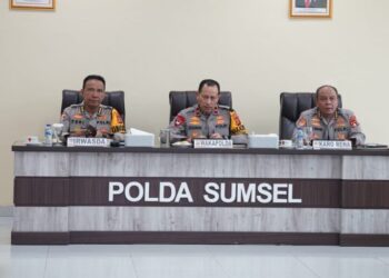 Wakil Kepala Kepolisian Daerah (Wakapolda) Sumatera Selatan (Sumsel) Brigjen Pol M.Zulkarnain, SIK, MSi memimpin rapat kesiapan kunjungan SSDA PPRA LXVII Lemhanas RI dan Peringatan Bhayangkara ke-78 yang jatuh pada 1 Juli 2024 Mendatang, rapat tersebut bertempat di ruang Vicon lantai II Gedung Utama Presisi Mapolda Sumsel jalan Jenderal Sudirman KM 4 Palembang. Jumat (07/06/2024) sore.