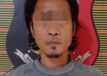 DIAMANKAN: Seorang pria tersangka pelaku pencurian 2 unit sepeda motor, diamankan di Mapolsek Belawan, Sabtu (8/6/2024), setelah diringkus dari kediamanya.(Foto Dok/Polres Belawan)
