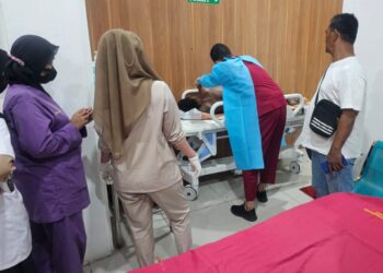 TEWAS KESETRUM LISTRIK: Sempat dirawat di RS Bhayangkara Medan akibat kesetrum arus listrik dan tubuhnya terbakar, seorang pria terduga pelaku pencurian besi berinisial YH akhirnya tewas.(Foto Dok/Polsek Medan Area)