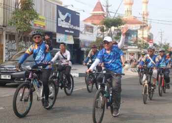 Giat tersebut dilaksanakan, Minggu (9/6/2024) dengan menyusuri rute di Kota Tegal sekaligus melakukan pemberhentian di beberapa titik tempat wisata, termasuk didalamnya bangunan bersejarah.