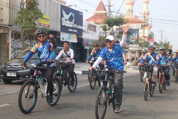 Giat tersebut dilaksanakan, Minggu (9/6/2024) dengan menyusuri rute di Kota Tegal sekaligus melakukan pemberhentian di beberapa titik tempat wisata, termasuk didalamnya bangunan bersejarah.