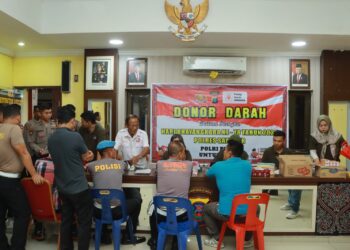 Keluarga Besar Polres Samosir yang dipimpin oleh Kapolres Samosir AKBP Yogi Hardiman, S.H., S.I.K., M.H., mengadakan kegiatan donor darah yang melibatkan seluruh jajaran Polres Selasa (11/06/2024).