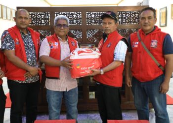 Penjabat (Pj.) Bupati Aceh Utara, Dr. Drs. Mahyuzar, M.Si, didampingi oleh Kepala Dinas Sosial Pemberdayaan Perempuan dan Perlindungan Anak (Dinsos P3A) Iskandar, S.STP, MSM, menerima langsung bantuan dari Penjabat (Pj.) Gubernur Aceh, Bustami Hamzah, SE, M.Si. Bantuan ini diserahkan melalui Dinas Sosial Aceh dan diterima di Pendopo Bupati Aceh Utara. Selasa (11/06/24).