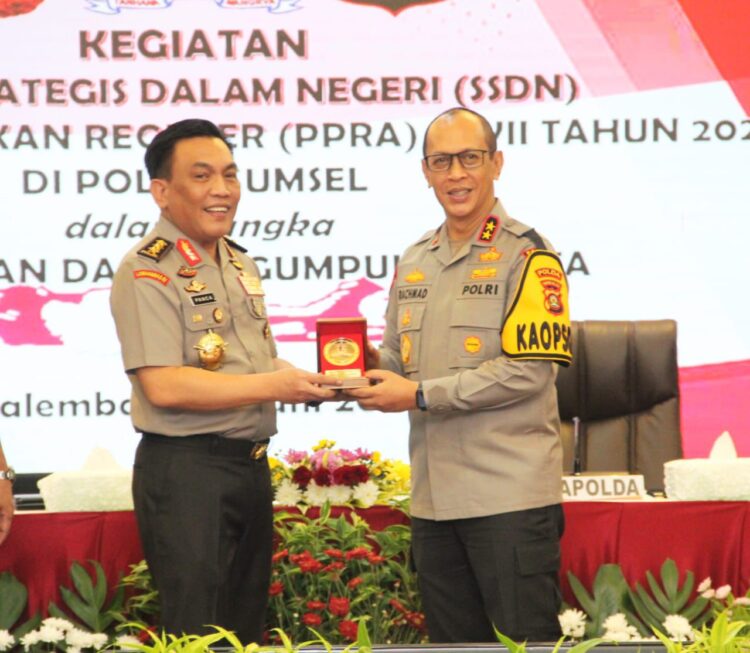 rombongan peserta Lemhanas yang berjumlah 25 baik dari unsur TNI, Polri, ASN dan Non ASN, dipimpin langsung Sestama Lemhanas Komjen Pol Drs. R.Z. Panca Putra S., M.Si. melakukan pertemuan dengan jajaran Polda Sumsel dimapolda pada Selasa (11/6/2024).