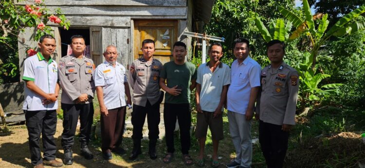 Polres Ogan Ilir bersama Badan Amil Zakat Nasional (Baznas) melaksanakan kegiatan survei bedah rumah pada Rabu pagi. Kegiatan ini berlangsung di dua lokasi, yakni rumah Saudara Darwis di Dusun II Desa Tebing Gerinting Selatan, Kecamatan Indralaya Selatan, dan rumah Saudara Adriansyah di Dusun II Desa Lubuk Sakti, Kecamatan Indralaya.