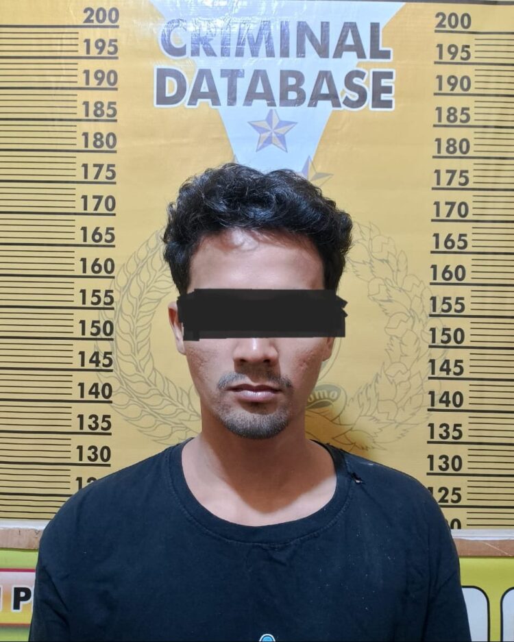 DIAMANKAN : M (27), terduga pelaku penganiayaan, diamankan di Polsek Tanjungberingin. (Foto Dok/Humas Polres)