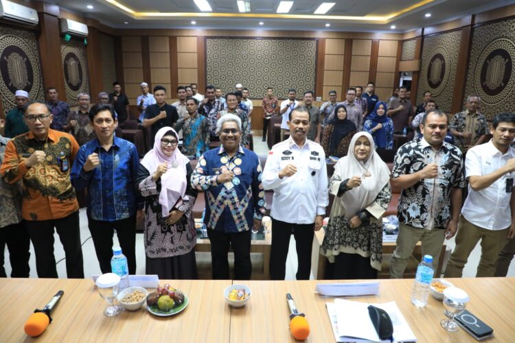 Penjabat (Pj) Bupati Aceh Utara Dr. Drs. Mahyuzar, MSi menyampaikan terima kasih dan apresiasi kepada Badan Narkotika Nasional (BNN) Pusat. Hal tersebut diutarakan Mahyuzar dalam acara Bimbingan Teknis (Bimtek) Stakeholder pada Kawasan Tanaman Terlarang di Kabupaten Aceh Utara yang berlangsung di Hotel Diana, Lhokseumawe, Kamis 13 Juni 2024.