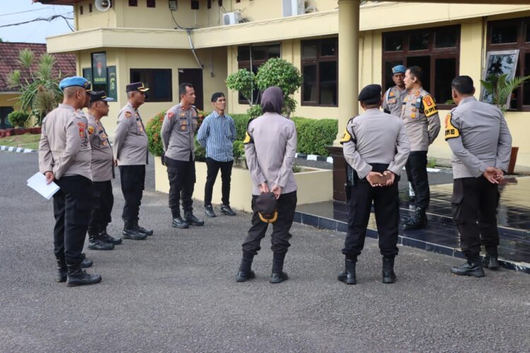 Kapolres Ogan Ilir, AKBP Andi Baso Rahman, SH, SIK, MSI, pada Kamis, 13 Juni 2024, mengeluarkan instruksi tegas kepada seluruh jajarannya untuk meningkatkan kewaspadaan terhadap potensi kebakaran hutan dan lahan (karhutla) di wilayah Kabupaten Ogan Ilir.