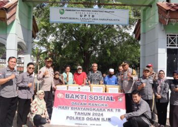 Polres Ogan Ilir kembali mengadakan kegiatan bakti sosial sebagai bentuk perhatian dan tali kasih kepada masyarakat yang membutuhkan. Kegiatan yang berlangsung pada Kamis pagi ini dimulai pukul 09.00 WIB dan bertempat di Panti Sosial Lanjut Usia Harapan Kita, Indralaya, Kabupaten Ogan Ilir.