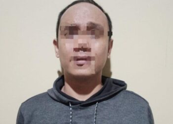 Tim Satuan Reserse Narkoba Polresta Manado berhasil mengungkap peredaran obat keras jenis trihexiphenidyl berlogo Y di wilayah Kecamatan Singkil, Kota Manado. Dalam operasi yang digelar pada hari Selasa, 11 Juni 2024, sekitar pukul 14.30 WITA, personel Sat Narkoba Polresta Manado berhasil mengamankan seorang pria berinisial IP (35 tahun).