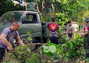 Dalam rangka memperkuat kebersamaan dan kerja sama antara TNI, Polri, dan pemerintah desa, Kompi Kavaleri 10/Manguni Setia Cakti menggelar kegiatan Karya Bakti di Desa Wori Jaga VXI. Kegiatan ini dilaksanakan bersama dengan personel Polsek Wori dan Pemerintah Desa Wori pada pukul 06.00 WITA, Kamis (13/6/2024).