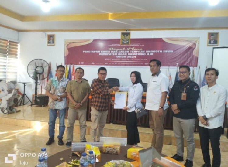 Dalam kegiatan penetapan ini dilakukan dalam sidang pleno yang dihadiri oleh komisioner KPU Kabupaten OKI yakni, Muhammad Irsan, Antoni Achyar, Dedi Irawan, Muhammad Amin dan Hadi Irawan. Hadir juga sekretaris KPU OKI Ani Septiana, M.Si dan dihadiri utusan partai Politik, Bawaslu, Kesbangpol dan Polres OKI di Aula Demokrasi Kantor KPU OKI, Jumat (14/6/2024).