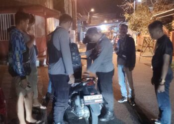Polsek Tikala secara intensif melaksanakan Kegiatan Rutin Yang Ditingkatkan (KRYD) guna meningkatkan keamanan dan ketertiban di sekitar wilayah hukumnya. Kegiatan ini melibatkan seluruh personel kepolisian yang dilakukan secara berkala dengan tujuan untuk memantau dan mengendalikan situasi keamanan di berbagai titik rawan di Kota Manado, Kamis (13/6/2024).