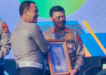 Penghargaan diserahkan langsung oleh Kakorlantas Polri, Irjen Pol Dr. Drs Aan Suhanan Msi dan diterima Dirlantas Polda Sumsel Kombes M Pratama pada acara Rekernis Lalu Lintas Polri yang tahun ini diadakan di kota gudeg Yogyakarta.