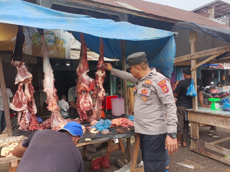 Polsek Kuta Makmur tingkatkan patroli jelang idul adha 1445 Hijriah di Pasar Kede Blang Ara, Kecamatan Kuta Makmur, Kabupaten Aceh Utara, Minggu (16/6/2024) pagi.