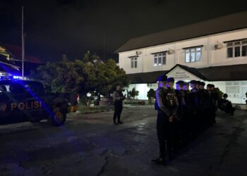 Polres Lhokseumawe mengintensifkan patroli malam untuk mencegah insiden tawuran yang melibatkan remaja di berbagai lokasi strategis kota. Langkah ini diambil sebagai respons terhadap meningkatnya kasus-kasus kekerasan antar remaja dalam beberapa bulan terakhir.