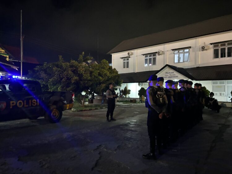 Polres Lhokseumawe mengintensifkan patroli malam untuk mencegah insiden tawuran yang melibatkan remaja di berbagai lokasi strategis kota. Langkah ini diambil sebagai respons terhadap meningkatnya kasus-kasus kekerasan antar remaja dalam beberapa bulan terakhir.