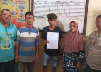 Aipda Felix Nontah, Bhabinkamtibmas Poldek Wori, melakukan giat problem solving yang berhasil menyelesaikan laporan masalah perbuatan tidak menyenangkan di Desa Kima Bajo, Kecamatan Wori, Kabupaten Minut, Sabtu (15/6/2024).