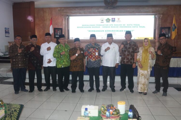 Takmir masjid mendapatkan sosialisasi Penguatan dari Badan Amil Zakat Nasional, Sosialisasi Penguatan Unit Pengumpul Zakat (UPZ) Masjid di Ruang Adipura Komplek Balai Kota Tegal, Sabtu (15/6/2024) pagi.