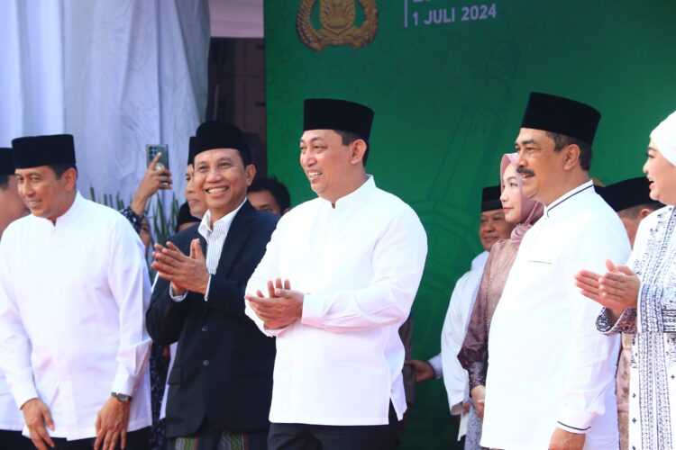 Jajaran pejabat utama (PJU) Mabes Polri pun melakukan salat Idul Adha di Lapangan Bhayangkara Mabes Polri. Khutbah dalam Salat Idul Adha pun diisi oleh Wakil Rektor III Universitas Islam Negeri (UIN) Syarif Hidayatullah Jakarta Prof. Ali Munhanif, M.A., Ph.D.