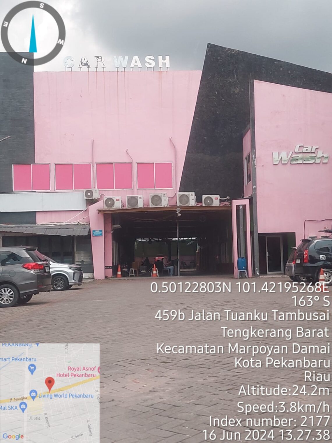 Lokasi diduga tempat perjudian di salah satu Car wash (pencucian mobil) yang berada di jalan Nangka Kota Pekanbaru, sepintas jika dilihat dari luar, tempat tersebut hanyalah tempat usaha pencucian mobil. (Foto : Dok/Mitrapolri.com)