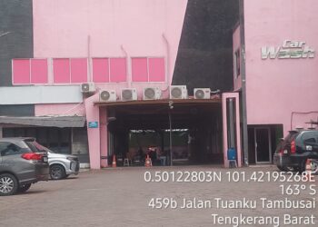 Lokasi diduga tempat perjudian di salah satu Car wash (pencucian mobil) yang berada di jalan Nangka Kota Pekanbaru, sepintas jika dilihat dari luar, tempat tersebut hanyalah tempat usaha pencucian mobil. (Foto : Dok/Mitrapolri.com)