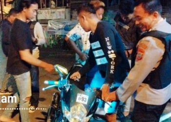 Polsek Tikala, sebagai bagian dari upaya pencegahan kriminalitas dan peningkatan keamanan di wilayah hukum Polresta Manado, terus melakukan Kegiatan Rutin yang Ditingkatkan (KRYD). Kali ini, fokus mereka adalah di Kelurahan Banjer, Kecamatan Tikala, Kota Manado, Minggu (16/6/2024) malam.