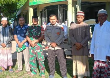 Polsek Pulau Bunaken telah melaksanakan pengamanan secara ketat dalam pelaksanaan ibadah Sholat Idul Adha 1445 H di Masjid Al Munawarah Bunaken. Pada hari Senin, tanggal 17 Juni 2024, pukul 07.00 WITA, jamaah Masjid Al Munawarah Bunaken berkumpul untuk melaksanakan ibadah sholat Idul Adha.
