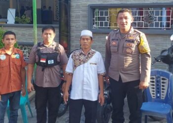 Mulai pukul 06.15 WITA, pelaksanaan Sholat Idul Adha telah dimulai di berbagai masjid di wilayah tersebut. Personil Polsek Singkil dari Polresta Manado turut serta dalam menjaga keamanan selama pelaksanaan shalat.