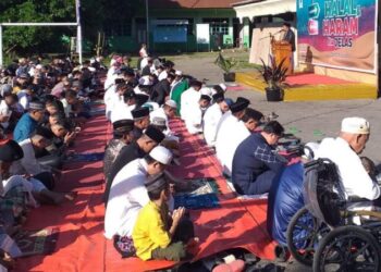 Polsek Bunaken turut serta dalam menjaga keamanan pelaksanaan Sholat Idul Adha 1445 H di masjid-masjid se-Kecamatan Bunaken. Kegiatan tersebut juga diiringi dengan pemotongan hewan kurban oleh pengurus BTM dan jamaah masjid, Senin (17/6/2024).